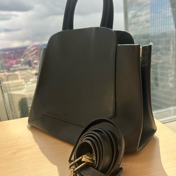 NOT FOR SALE CAN’T DELETE NWOT sold out Black Satchel - Picture 4 of 15